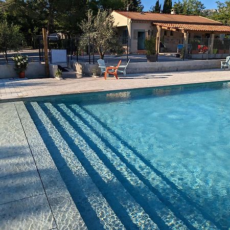 Camping Sainte Victoire Beaurecueil Exterior photo