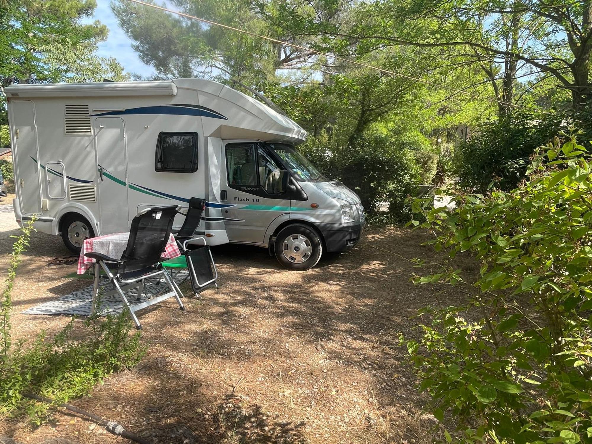 Camping Sainte Victoire Beaurecueil Exterior photo