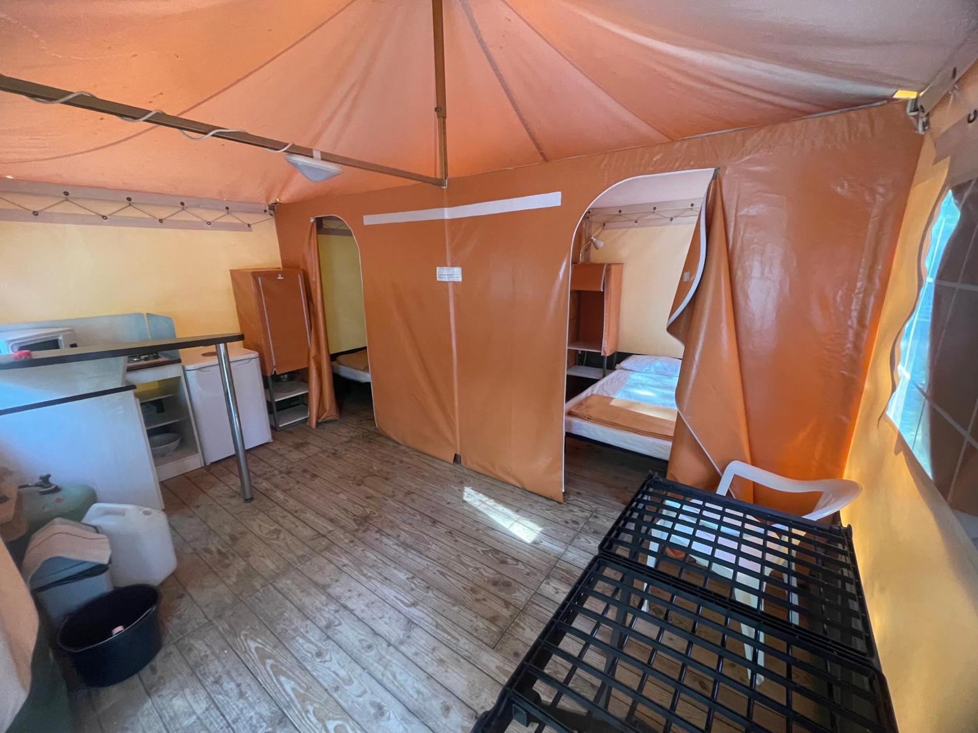 Camping Sainte Victoire Beaurecueil Exterior photo